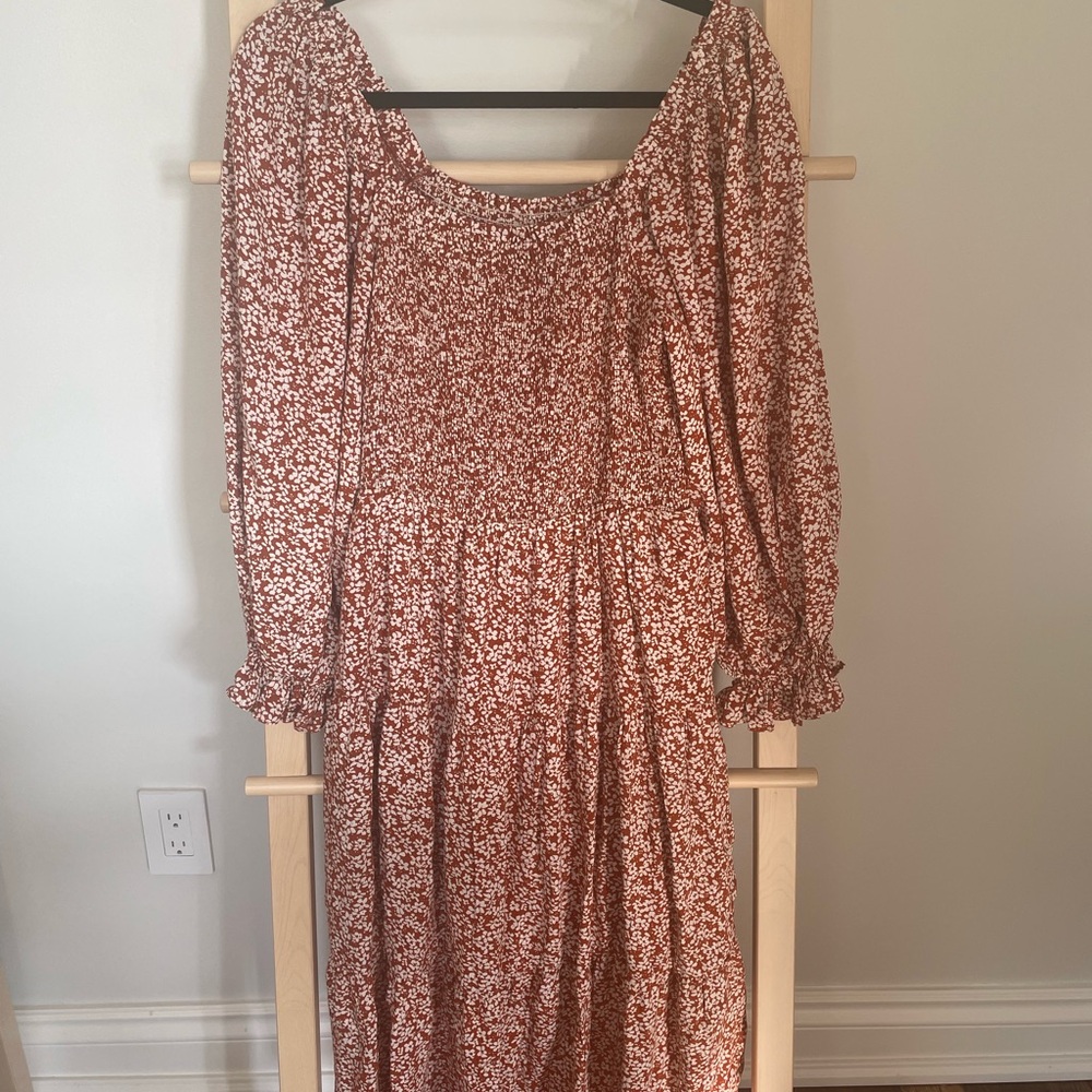 Pinkblush maternity smocked dress in MEDIUM - Picture 5 of 7